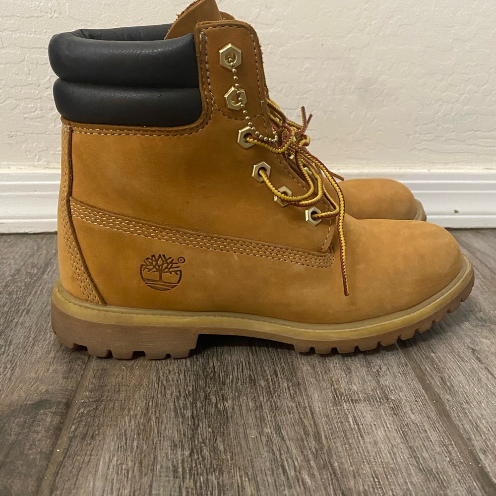 Timberland Brown Leather Boots with Black Collar